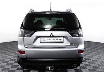Подержанный автомобиль Mitsubishi Outlander 2008 года (6 фото)