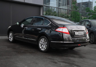 Подержанный автомобиль Nissan Teana 2011 года (6 фото)
