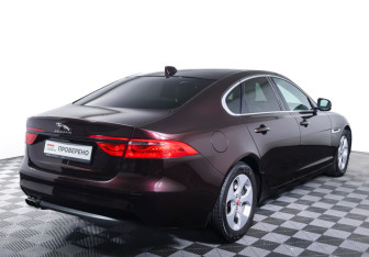 Подержанный автомобиль Jaguar XF Sedan 2017 года (5 фото)