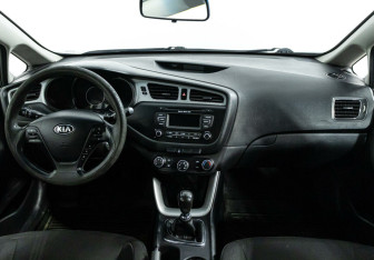 Подержанный автомобиль Kia Ceed Wagon 2015 года (6 фото)