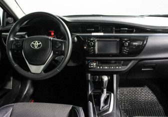 Подержанный автомобиль Toyota Corolla Sedan 2016 года (7 фото)