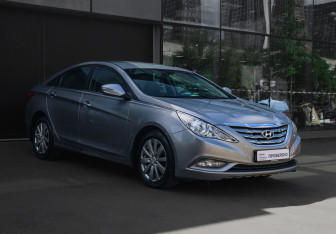 Подержанный автомобиль Hyundai Sonata 2010 года (3 фото)