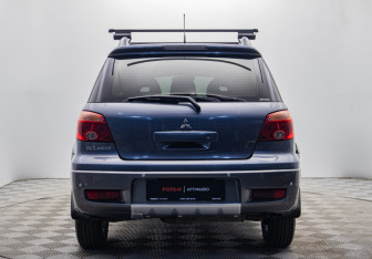 Подержанный автомобиль Mitsubishi Outlander 2006 года (4 фото)