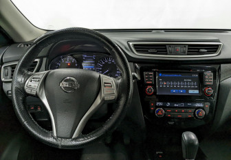 Подержанный автомобиль Nissan X-Trail 2018 года (22 фото)