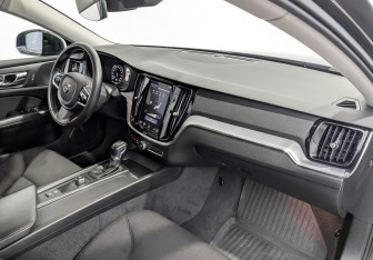 Подержанный автомобиль Volvo V60 2020 года (12 фото)