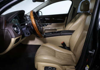 Подержанный автомобиль Jaguar XJ 2013 года (17 фото)