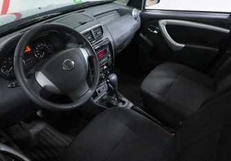 Подержанный автомобиль Nissan Terrano 2015 года (7 фото)