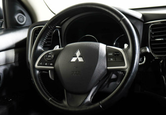 Подержанный автомобиль Mitsubishi Outlander 2014 года (13 фото)