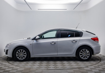 Подержанный автомобиль Chevrolet Cruze Hatchback 2013 года (2 фото)