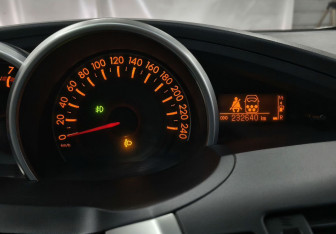 Подержанный автомобиль Toyota Verso 2012 года (15 фото)