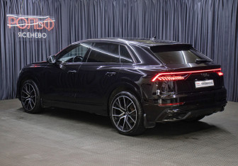 Подержанный автомобиль Audi Q8 2019 года (7 фото)