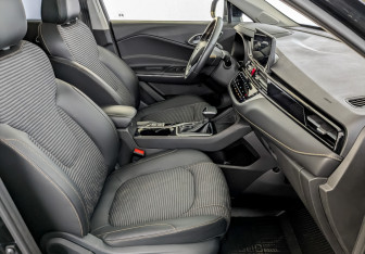 Подержанный автомобиль Москвич 3 2024 года (23 фото)