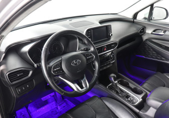 Подержанный автомобиль Hyundai Santa Fe 2020 года (9 фото)