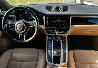 Подержанный автомобиль Porsche Macan 2020 года (12 фото)