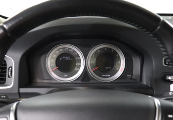 Подержанный автомобиль Volvo S60 2011 года (11 фото)