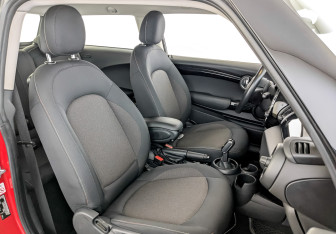 Подержанный автомобиль MINI Hatch 2018 года (23 фото)