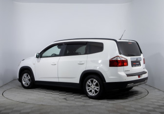 Подержанный автомобиль Chevrolet Orlando 2013 года (7 фото)