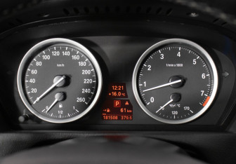 Подержанный автомобиль BMW X6 2013 года (14 фото)