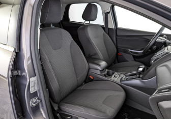 Подержанный автомобиль Ford Focus Wagon 2012 года (24 фото)