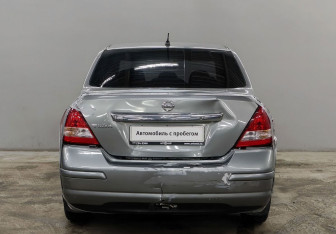Подержанный автомобиль Nissan Tiida Sedan 2010 года (6 фото)