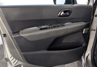 Подержанный автомобиль Peugeot 3008 2012 года (19 фото)