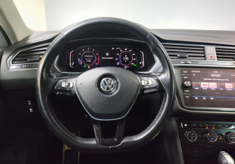 Подержанный автомобиль Volkswagen Tiguan 2019 года (15 фото)