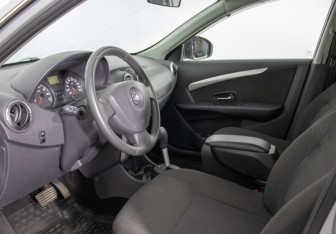 Подержанный автомобиль Nissan Almera Sedan 2016 года (10 фото)