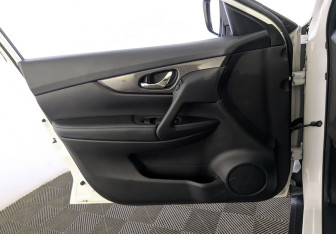 Подержанный автомобиль Nissan X-Trail 2018 года (20 фото)