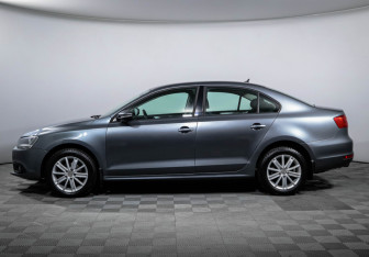 Подержанный автомобиль Volkswagen Jetta Sedan 2012 года (8 фото)