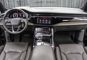 Подержанный автомобиль Audi Q8 2020 года (14 фото)