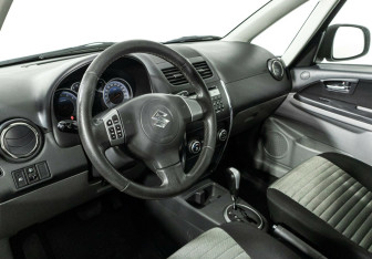 Подержанный автомобиль Suzuki SX4 Hatchback 2013 года (7 фото)