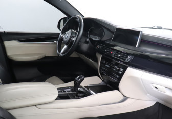 Подержанный автомобиль BMW X6 2015 года (9 фото)