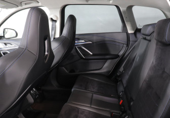 Подержанный автомобиль BMW X1 2024 года (14 фото)