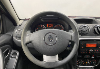 Подержанный автомобиль Renault Duster 2013 года (11 фото)