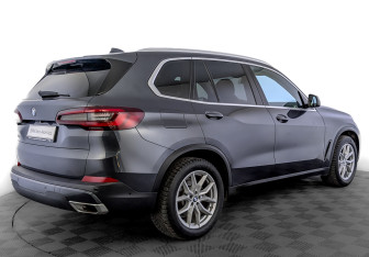 Подержанный автомобиль BMW X5 2020 года (5 фото)