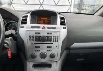 Подержанный автомобиль Opel Zafira Compactvan 2012 года (13 фото)