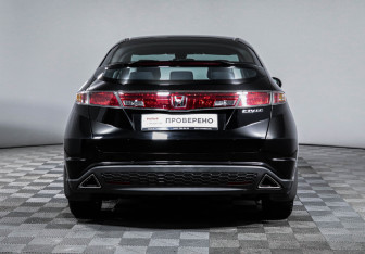 Подержанный автомобиль Honda Civic Hatchback 2007 года (6 фото)