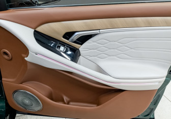 Подержанный автомобиль Voyah Free 2024 года (23 фото)