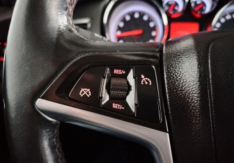 Подержанный автомобиль Opel Astra Hatchback 2011 года (15 фото)