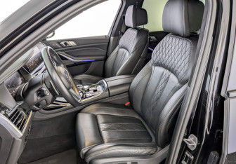 Подержанный автомобиль BMW X7 2020 года (21 фото)