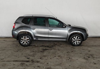 Подержанный автомобиль Nissan Terrano 2014 года (7 фото)