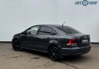 Подержанный автомобиль Volkswagen Polo Sedan 2015 года (7 фото)