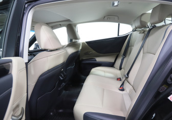 Подержанный автомобиль Lexus ES 2018 года (10 фото)
