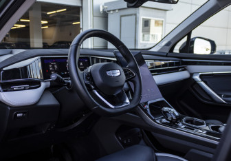 Подержанный автомобиль Geely Atlas 2024 года (9 фото)