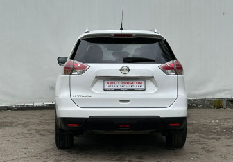 Подержанный автомобиль Nissan X-Trail 2016 года (6 фото)