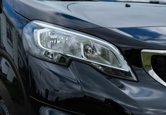 Подержанный автомобиль Peugeot Traveller 2021 года (17 фото)
