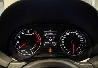 Подержанный автомобиль Audi A3 Hatchback 2016 года (17 фото)