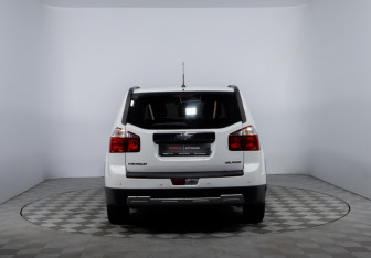 Подержанный автомобиль Chevrolet Orlando 2013 года (6 фото)