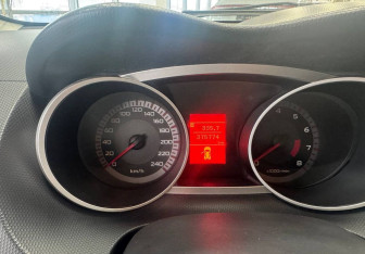 Подержанный автомобиль Mitsubishi Outlander 2007 года (10 фото)