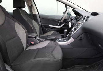 Подержанный автомобиль Peugeot 308 Hatchback 2010 года (11 фото)